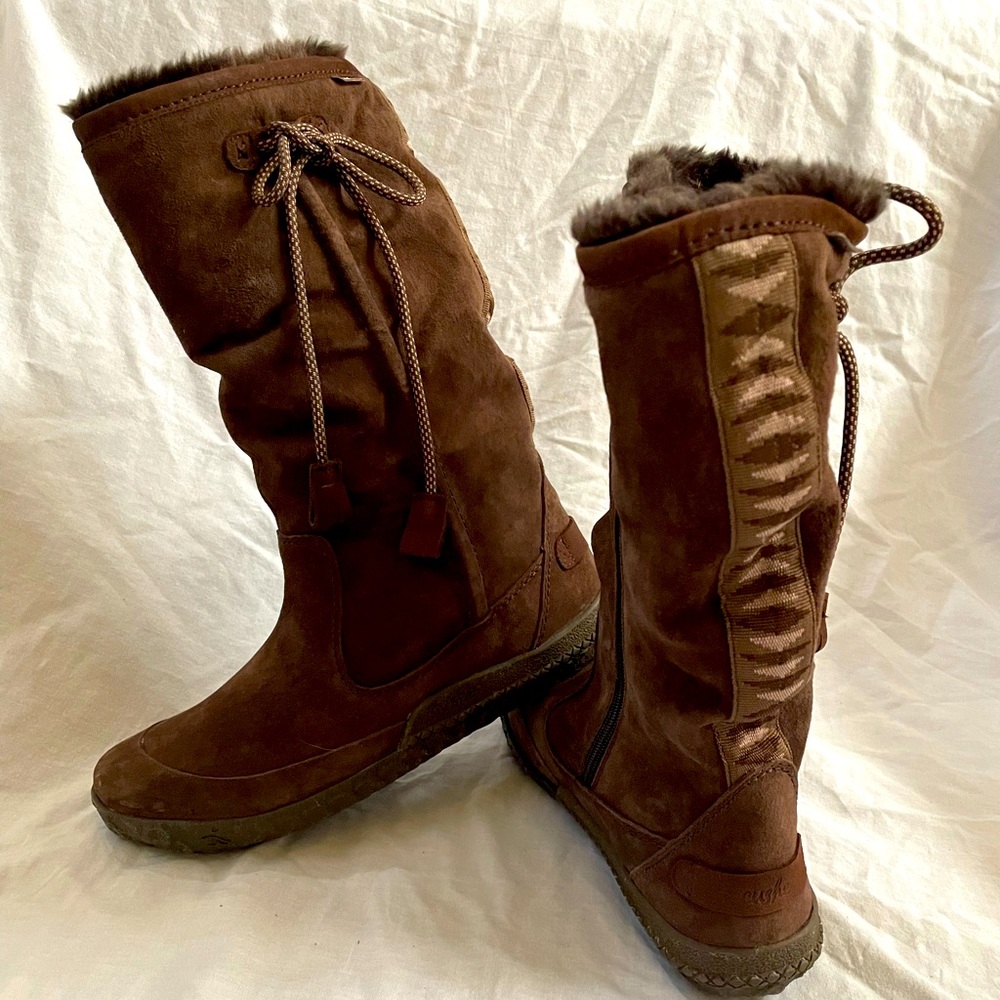 Cushy cascade brown waterproof boots. Size 10